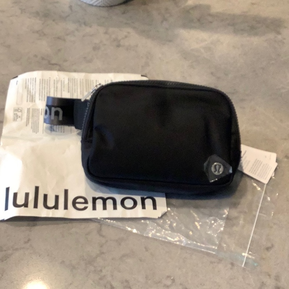 lululemon athletica Black Belt Bag, “Wordmark strap”